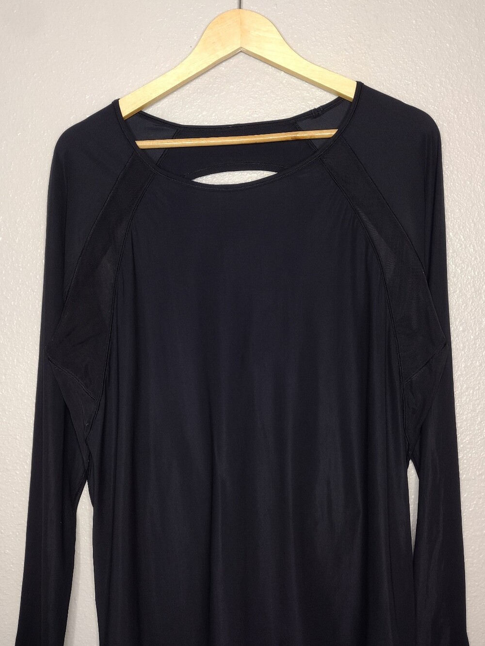 Lululemon Black Lightweight Long Sleeve Athletic Top Sz 10 - Picture 3 of 15